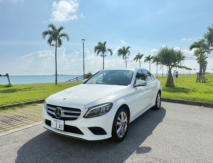 【メルセデスベンツ セダン】快適なドライブで沖縄の景色を楽しめます♪Bluetooth対応・充電器・チャイルドシート無料貸出し！