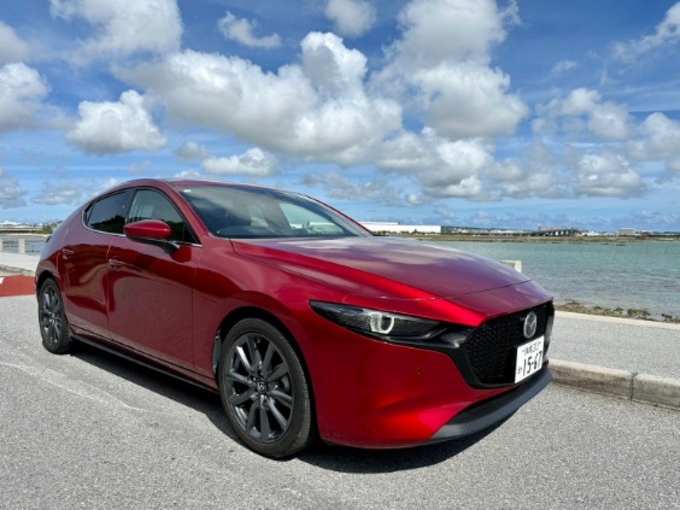 MAZDA ３　20S　Burgundy　Selection　免責補償･ノンオペレーションチャージ補償料込！リムジン那覇空港個別無料送迎(最大7人まで)！　※諸事情等により、リムジン以外での送迎になる場合もあり