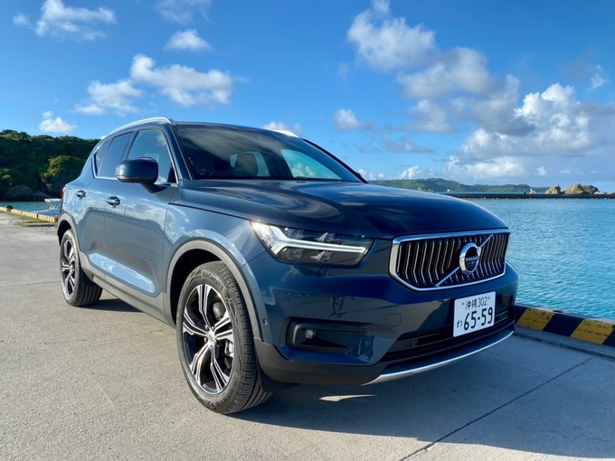 VOLVO XC40 B4 AWD　2.0Lハイブリッド車！！　免責補償･ノンオペレーションチャージ補償料込！リムジン那覇空港個別無料送迎(最大7人まで)！※諸事情等により、リムジン以外での送迎になる場合もあり