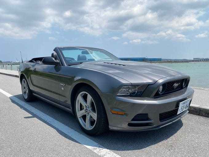 Mustang GT Cabriolet　5.0L V8エンジン！　　　　　　　　　　　　免責補償･ノンオペレーションチャージ補償料込！リムジン那覇空港個別無料送迎(最大7人まで)！※諸事情等により、リムジン以外での送迎になる場合もあり