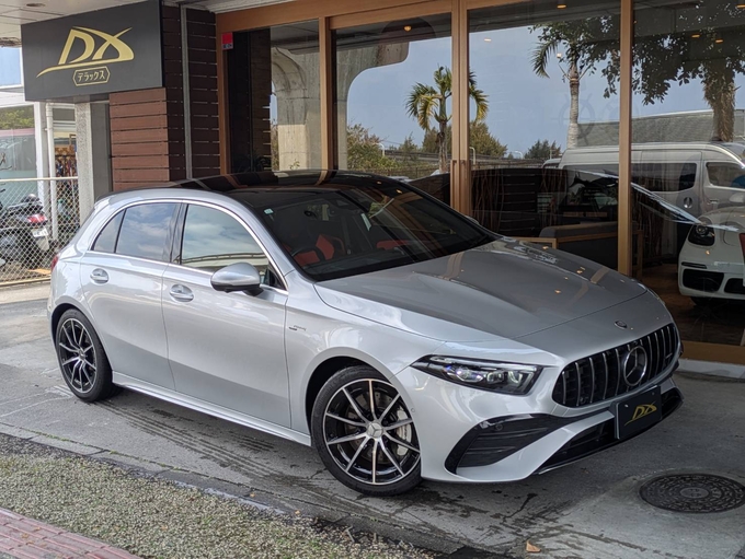 新入庫！　メルセデス･AMG　A35　４MATIC　2023年式　2.0L 直4ターボエンジン搭載車！　4WD！　リムジン那覇空港個別無料送迎(最大7人まで)！※諸事情等により、リムジン以外での送迎になる場合もあり