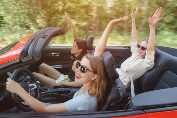 オープンカーのレンタカーって実際どう？借りる前に知っておきたい4