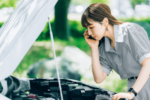 電話している女性