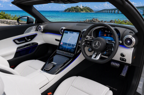 Mercedes-AMG SL43 内装