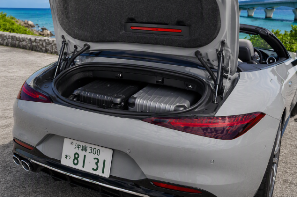 Mercedes-AMG SL43 トランク