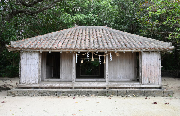 石垣島レンタカー旅で必ず知るべき！御嶽（うたき）に絶対入ってはいけない理由
