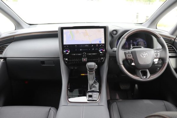 アルファード 運転席と助手席